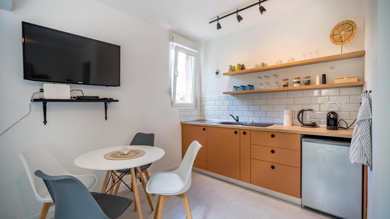 Cozy Apartment, 10 Minutes Walking Distance From The Old Town Kotor Exterior photo